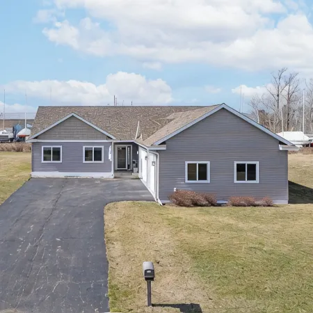 ISLAND OASIS - Immaculate & Newer 3BR/3BA home + GAME ROOM. Ice Fishing/Skiing++ Отели в г. Сьюпириор
