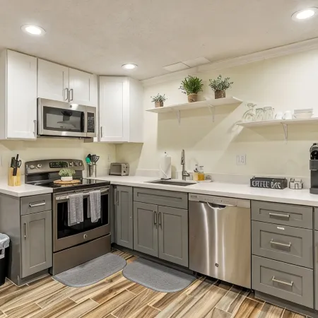 Cozy 1-Bedroom Basement Apartment, Free Parking, Kitchen, Washer/Dryer in Unit