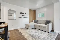Cozy Apt with King Bed - Full Kitchen - Desk Area - 4-Star