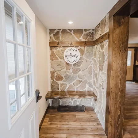 13 Beds, 17 Guests -Hot tub- 15 mins to Sunday River!