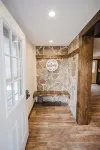 13 Beds, 17 Guests -Hot tub- 15 mins to Sunday River!