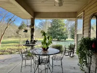 Country home w/beautiful views, close to town, reservoir and Natchez Trace - 3-Star