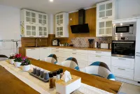 "My Apartment" Flowers with fireplace for up to 10 people
