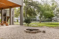 McQueeney Tree-House near lake