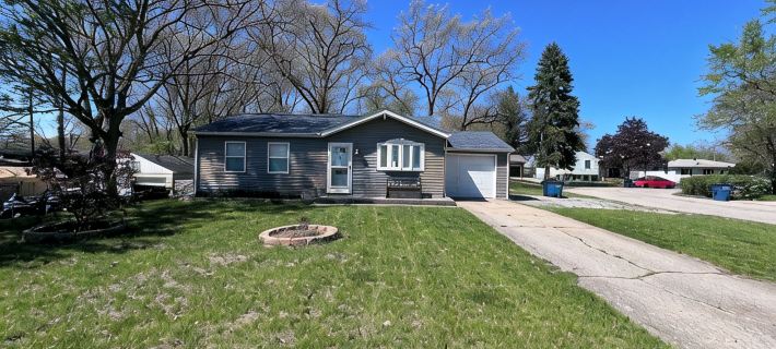 Cozy home near Lake Michigan with Smart TVs, fast Wi-Fi, and rustic charm. Hotels in LaPorte County