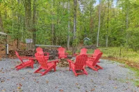 1 Bedroom Cozy Cabin 4 Miles to Downtown Helen!   Fireplace, Kitchen, Fire Pit! - 2-Star