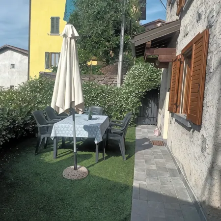 Beautiful apartment on Lake Como with private garden and lake view