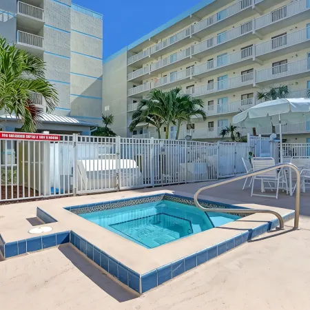 Stylish w/ Ocean View and 2 Balconies, Heated Pool, Centrally Located