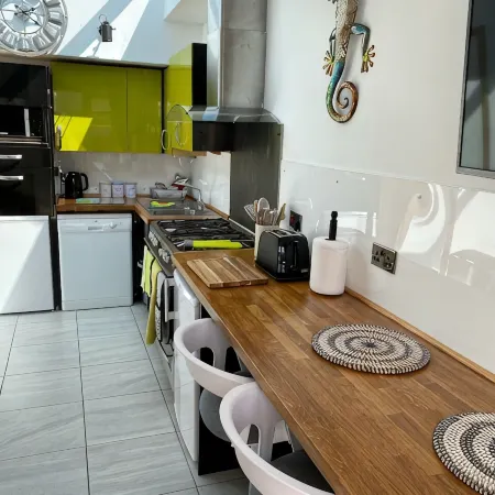 Coppice, Entire 1 bedroom annex, pet friendly. EV Charger. Hotels in New Forest District