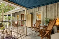 Historic 1890s Cottage: Walk to Historic Square, Beach, & Hiking Trail! - Kitchen