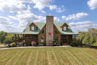 Pet + Family Friendly, 4 mins to Golf, on the Bourbon Trail, & close to the Ark! - 小木屋