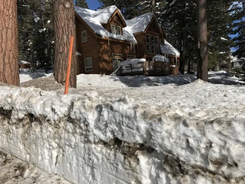 Charming cabin centrally located close to speedboat beach, Kings Beach & skiing