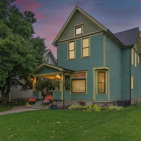 Historic Urban Retreat Fit for a KING!