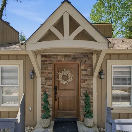 Lakefront -Heated Pool -EV Charger -Dock -Fire Pit -Kayaks -Game Room