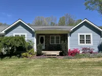 Compass Rose: Orient yourself! 3 bedroom peaceful retreat on the lake - 3-Star