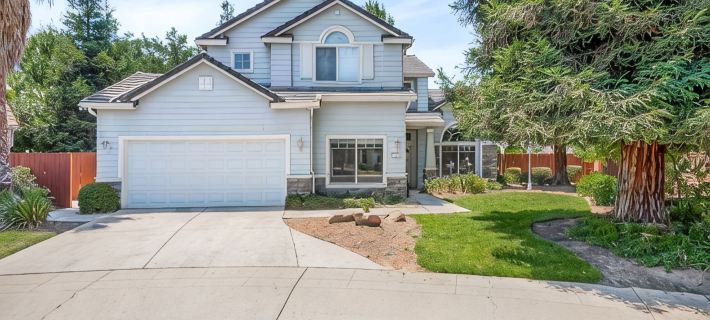 Home oasis with sauna, jacuzzi, pool & heated gazebo! Hotels in Clovis