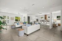 SKY BLUE Sarasota. Pool Home. Build 2023. Option for up 18 guests - 4-Star