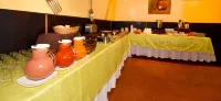 Hotel Montecarlo - Piscina & Desayuno Buffet Incluido - breakfast