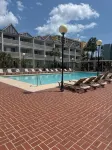 Clean Cozy Condo Across from Beach-Beautiful Pool Newly Remodeled - บังกะโล