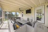 Home w/ Game Room, Boat Dock, Hot Tub on 2/3 Acre - 2-Star