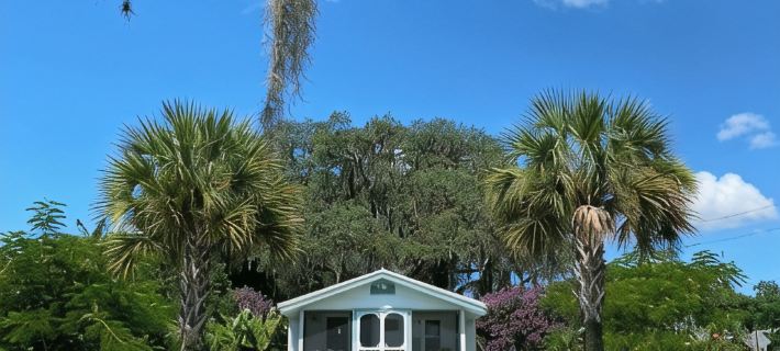Charming 1935 Florida Cottage overlooking Lake Tulane Hotels in Highlands County