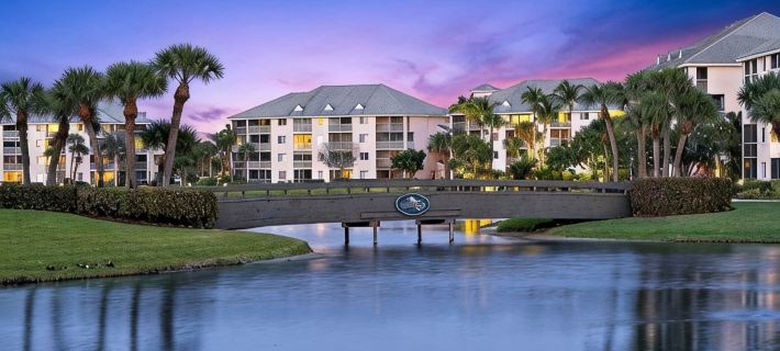 POSHPADZ -Villa Koalua Walk to Jupiter Beach-Prime Lake Views-Resort Setting Hotels in Jupiter