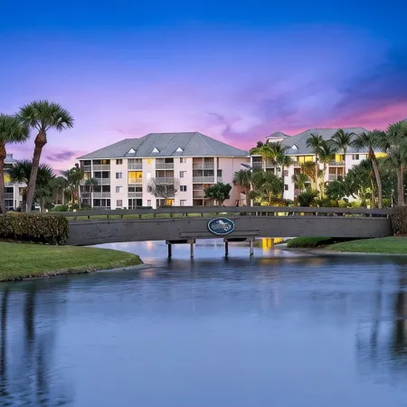 POSHPADZ -Villa Koalua Walk to Jupiter Beach-Prime Lake Views-Resort Setting