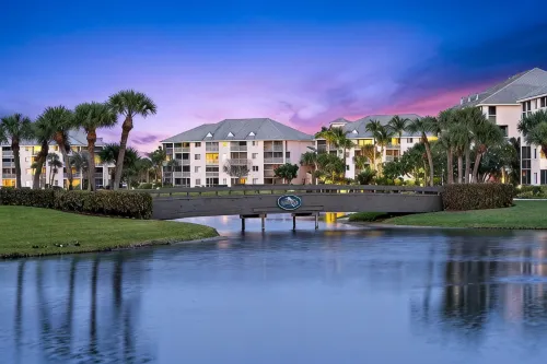 POSHPADZ -Villa Koalua Walk to Jupiter Beach-Prime Lake Views-Resort Setting