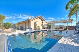 Hilltop Private Estate W/ Views, Pool, Hot Tub, Mini Golf & More!!