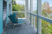 Verandah-style Living Overlooking Coral Bay