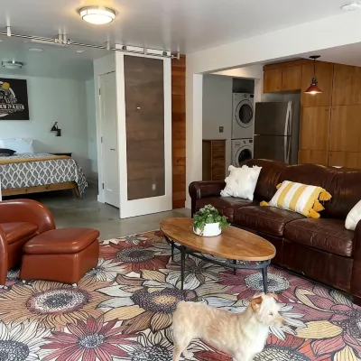 Gorgeous Garden Getaway, Near Cafes, Parks Hotels near King County (Boeing Field) International Airport