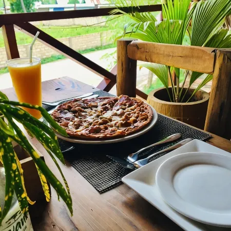 Uhuru Hotel & Restaurant