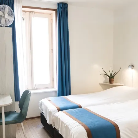 Hotel Doria Отели рядом с достопримечательностью «Улица Калверстрат»