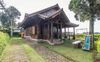 Villa ChavaMinerva Kayu Ciater with Private Pool - bar