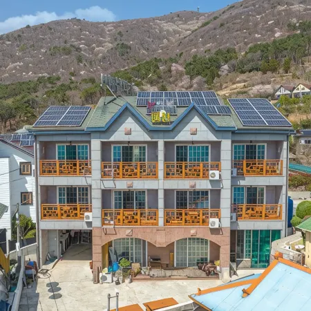 Geoje Island New Happy Pension (Mongdol Beach)