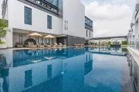 โรงแรม แคนทารี โคราช - สระว่ายน้ำบนดาดฟ้า