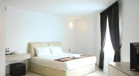 Peach Hill Hotel