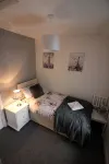 Beautiful House /Free parking 10min fromCity  Centre. - Bungalows