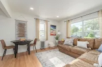 Cozy Cottage Near it All - 방갈로