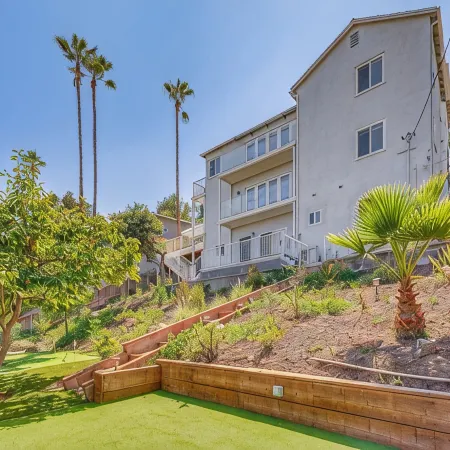 Enchanting 4-bedroom house with panoramic view in Pasadena.