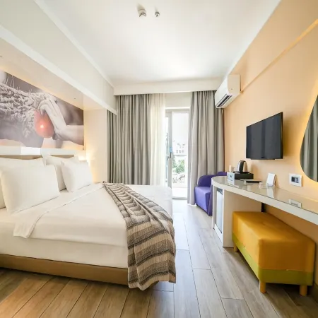 Lalila Blue Suites