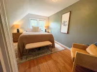 Meredith Town & Trail Cottage - Walkable to Water/Downtown, Dogs ok! Hotels in Meredith