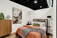 Unique Urban 1 Bedroom Flat, the Upper Plum