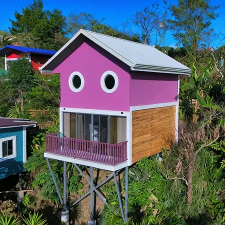 Charming 1-bedroom chalet in lush Poas with cascading pools & raw nature WiFi