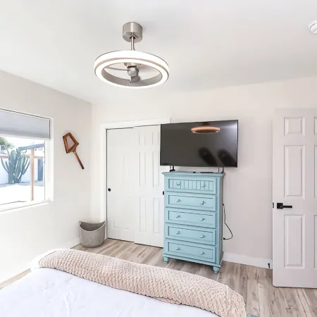 Peoria Paradise -Spacious 4 Bed w/ Heated Pool, Putting Green, Amazing Backyard!