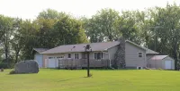 Prairie Pines Lodge....15 private acres....near Devils Lake