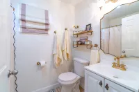 Emerald Escape - UNR & Pet Friendly - Fenced Yard