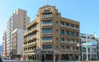 Phoenix Landing: A guesthouse with elevator access, accommodating 4-70 guests. - 애견동반