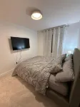 Modern Retreat 3BR 2 and Half Bath 12min to WEM 10min to Big Lake Lois Hole Park - Bungalow