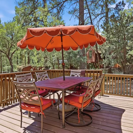 A Real Log Cabin in the Pines with a Huge Game Room and a Jacuzzi Tub! Отели в г. Пайн